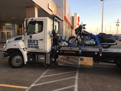 Emergency tow truck and roadside service Houston TX by Lulu’s Wrecker Service with rapid response
